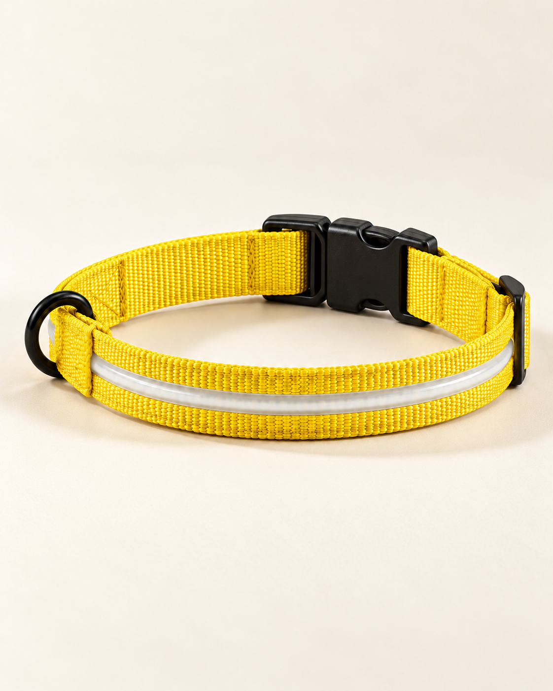 Collier SafeLaisse jaune en studio, éclairage de jour