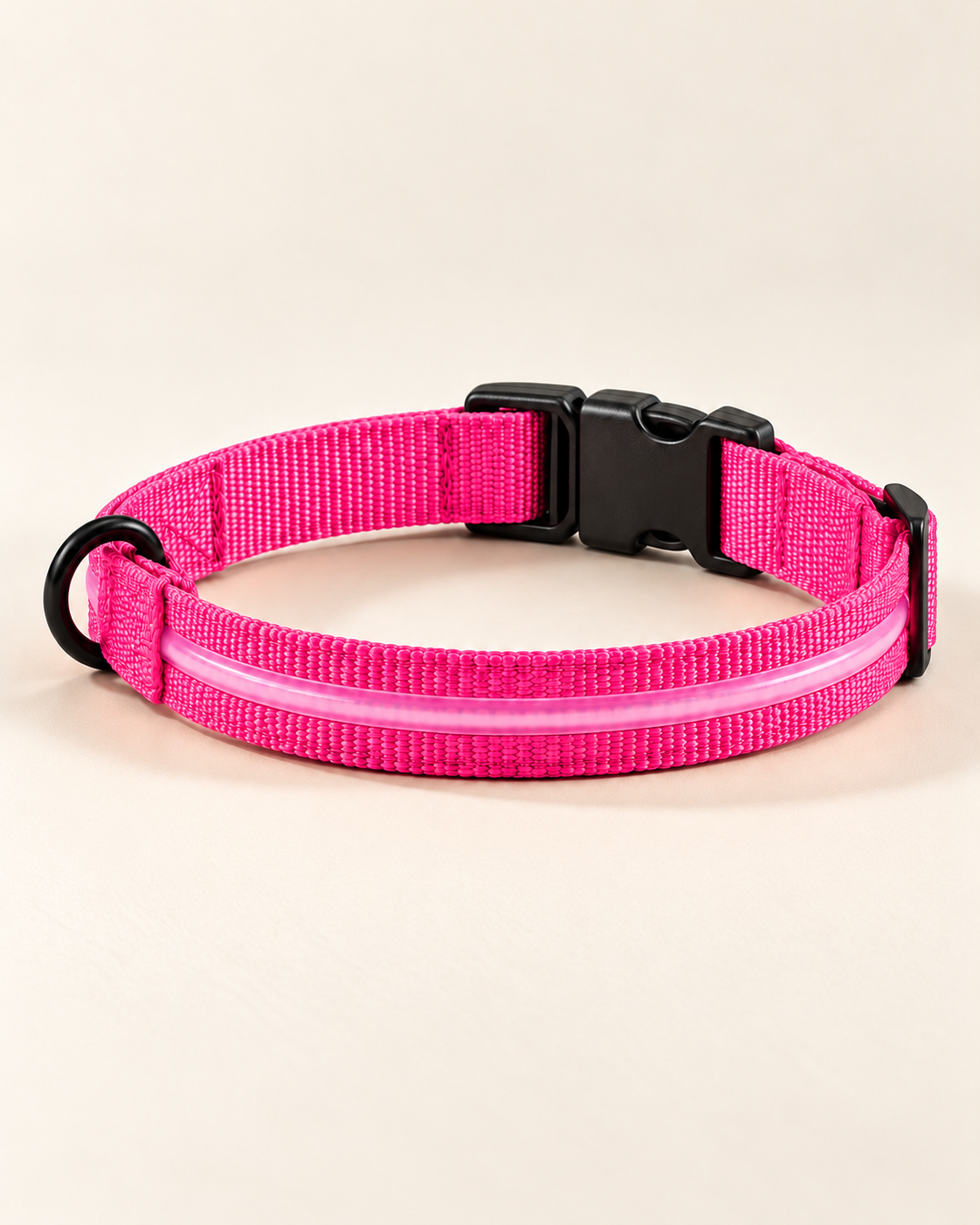 Collier SafeLaisse rose en studio, éclairage de jour